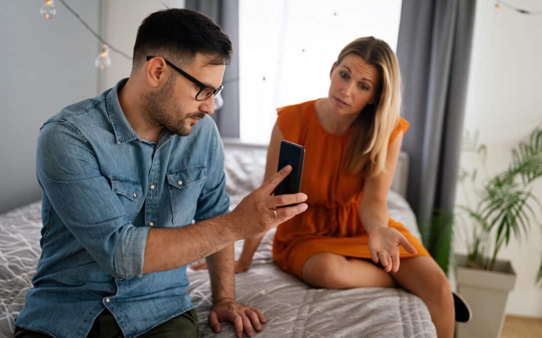 Peut-on légalement lire les messages de son conjoint ?